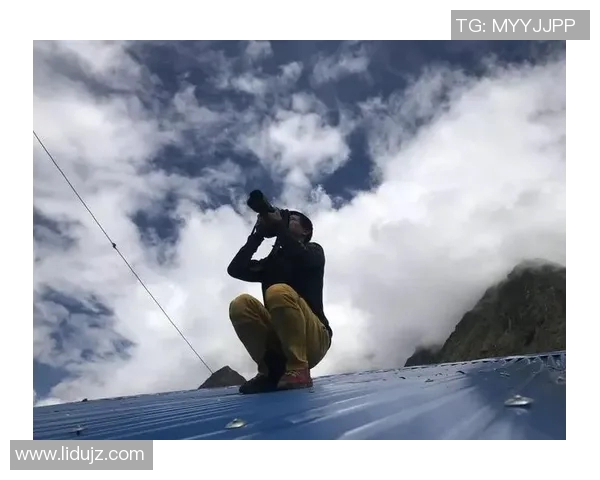 张伟的攀岩之路:从初学者到高手的心得分享与技巧总结 张伟的攀岩之路:从初学者到高手的心得分享与技巧总结